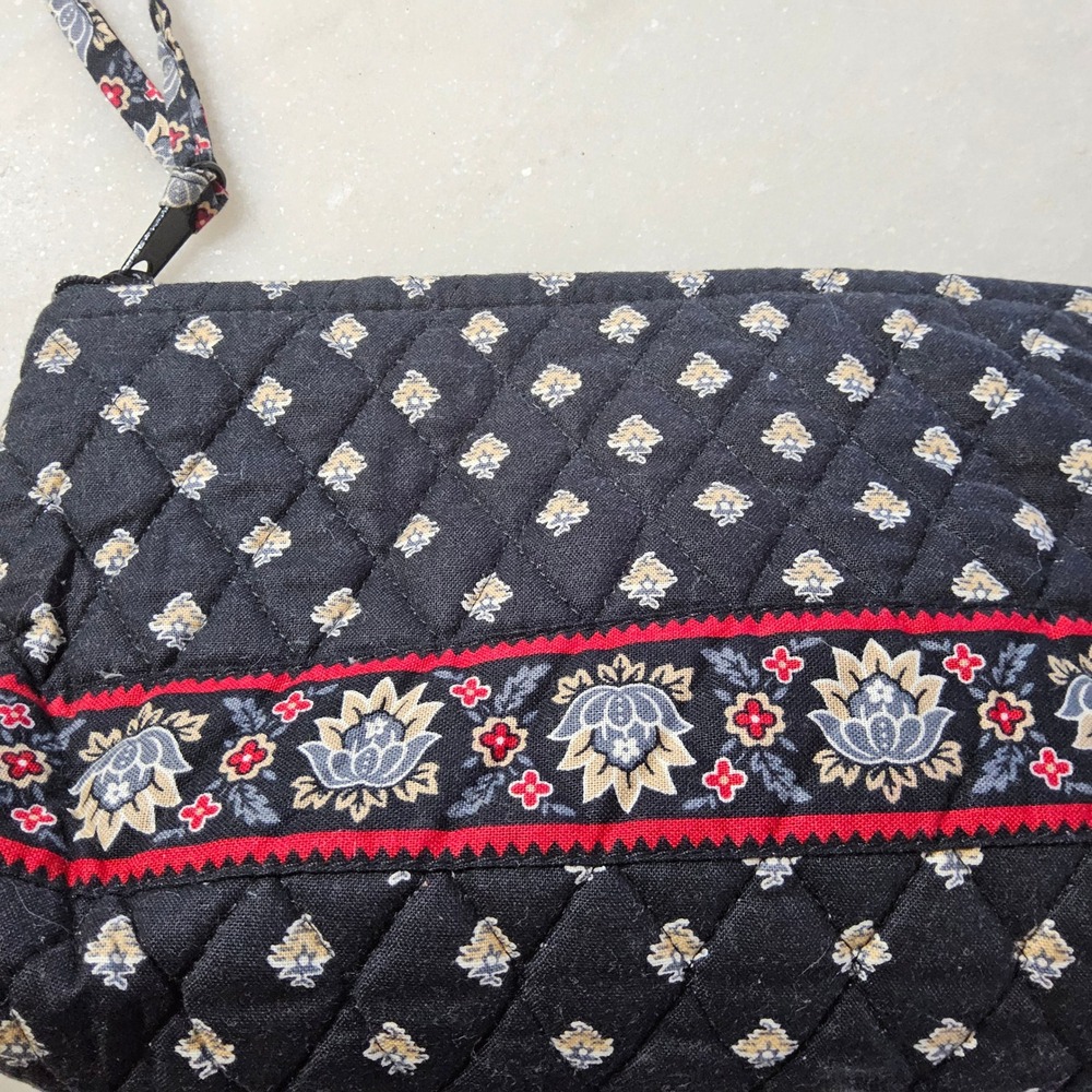 Vera Bradley Quilted Wristlet Clutch Bag Black Floral Travel‎ Cosmetic Makeup - Picture 2 of 13